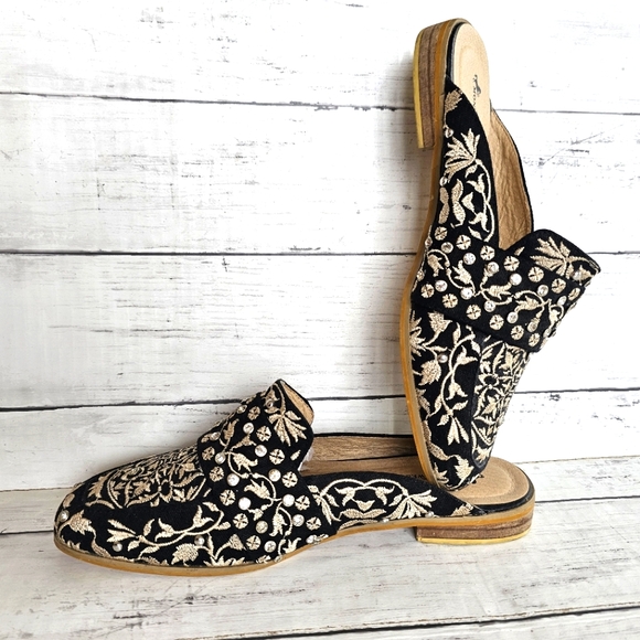 Montana West Shoes - Montana West Black & Ivory Cream Embroidered Rhinestone Mules Flats Shoes